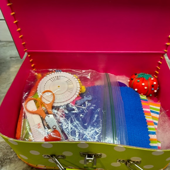 My first sewing kit - Picture 6 of 9